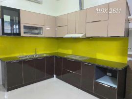Cùng ngắm tủ bếp kính cán phim nội thất UDK mã 2614 màu cà phê sữa bóng 
